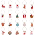 Vista dettagliata di ciondoli natalizi in lega con vari motivi festivi per gioielli fai da te. - Orecchino Guanto di Natale / 2.5cm