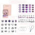 Vista dettagliata del set di braccialetti con ciondoli DIY viola da 68 pezzi, perle e scatola. - Confezione Scatola Regalo Viola