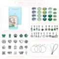 Grünes DIY Bettelarmband Set Details mit bunten Perlen, Metall Anhängern und Schmuckkästchen. - Grün Geschenkbox Verpackung