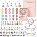 Vista dettagliata del kit per braccialetti fai da te con perline colorate e ciondoli. - Set di Perle Unicorno / Set Scatola Regalo e Borsa / Colorato