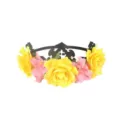 Détail du serre-tête floral gothique en roses jaunes et fleurs roses sur monture sombre. - Jaune + Rose