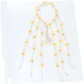 Fascia per capelli floreale bohémien con margherite e delicate catene di nappe per vacanze. - Beige