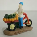 Miniature resin fruit vendor figurine sand table model decoration handicraft ornament display. - Mobile Vegetable Stand