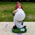Solar garden gnome resin ornament statue with cracked glass ball light, outdoor decor 19cm - Elf Holding Millet Light