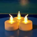 Nahaufnahme von warm leuchtenden rauchfreien LED Teelichtern, ideal für gemütliche Deko. - LED Kerze