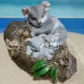 Detailed view of the cute koala family resin figurine, perfect for garden and home decoration. - Koala Family Wall Hanging