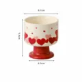 Taza de cerámica con pie y corazones rojos, elegante copa de aromaterapia y postre. - Corazón Rojo
