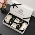 Vintage keramische koffiekop en schotel cadeaupakket met elegant bloemenontwerp. - Bloeiend Landhuis