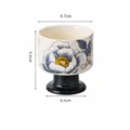 Keramik Duftkerzenbecher mit blauem Pfingstrosenmuster und hohem Fuß, elegante Tischdeko. - Blaue Pfingstrose