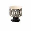 Copa alta de cerámica con líneas geométricas, elegante patrón en blanco y negro para decoración. - Taza de Aromaterapia - Líneas