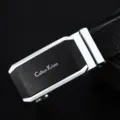 Herren Automatik Schnalle Ledergürtel Business Freizeit Taillengürtel mit Metallschließe. - 115cm / Silbernes Lederarmband