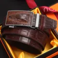 Herren Echtleder Gürtel Automatikschließe Krokodil Prägung Rindsleder in Geschenkbox. - 100cm / Kaffeebraun