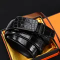 Herren Schwarzer Ledergürtel Automatikschließe Krokodilmuster Business Gürtel Geschenkbox - Schwarz & Schwarz / 115cm