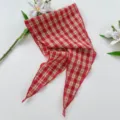 Foulard à Carreaux Rouges, Bandana Triangle Respirant et Écharpe de Cou pour Femme Variante. - Carreaux Rouges