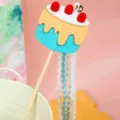 Lindo juguete de varita para gatos con forma de pastel interactivo con cascabel y cintas. - Magdalena