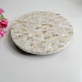 Handgefertigte Muschel Mosaik runde Tischset Hitzebeständige Matte Luxus Tablett für Esstisch. - Gold und Weiß Quadratischer Ziegel Drehteller 30cm