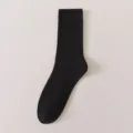 Herren schwarze Freizeitsocken aus reiner Baumwolle, feine vertikale Streifen, atmungsaktiv. - Einheitsgröße / Schwarz