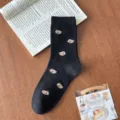 Calzini medi in cotone nero ricamati con orsetto dei cartoni animati da donna, chic casual. - Taglia unica / Nero