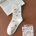 Calzini di cotone con orsetto carino per donna, calze bianche medie stile casual e dolce - Taglia unica / Bianco Latte