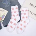 Calcetines de invierno peludos con estrellas para mujer, cálidos y suaves para dormir. - Talla única / Blanco