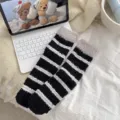 Calcetines de Forro Polar Coral Rayados Negro Blanco Cálidos Suaves Calcetines Invierno - Talla única / Negro