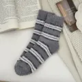 Graue gestreifte kuschelige warme Wintersocken fuer Damen, weiche Flausch Haussocken. - Einheitsgröße / Grau