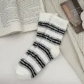Gemütliche gestreifte flauschige Wintersocken für Damen, dicke Plüsch Korallenfleece warme Socken - Einheitsgröße / Weiß