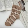 Chaussettes duveteuses rayées marron douillettes, chaussettes d'hiver épaisses pour femmes. - Taille unique / Café