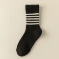 Schwarze gestreifte Damen Mittelsocken, warme dicke Winter Strickstrümpfe für den Alltag. - Einheitsgröße / Schwarz