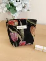 French vintage tulip jacquard cosmetic bag detail, woven floral pattern with metal zipper. - S / Vintage Tulip