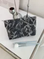 Floral pattern cosmetic bag, large capacity canvas makeup pouch for daily travel storage. - M / Black Floral