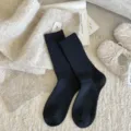 Chaussettes en tricot de laine unies pour femmes, douces et chaudes pour l'hiver. - Noir