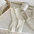 Solid color women's knitted slouch socks, thick warm mid-tube retro casual socks for autumn winter. - One Size / White