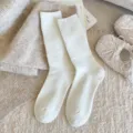 Chaussettes en laine blanche unie, bas tricotés chauds d'hiver mi-mollet confortables femme. - Blanc