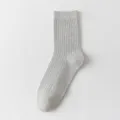Chaussettes mi-hautes cotelées gris clair pour homme, unies décontractées respirantes au quotidien. - Taille unique / Gris clair