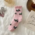 Rosa flauschige Korallenfleece Socken mit niedlichen schwarz-weißen Kuhflecken kuschelige Wintersocken - Einheitsgröße / Rosa