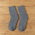 Dicke Herren Woll-Wintersocken in grauem Mittelschaft-Design, kuschelig warmes Baumwollmaterial. - Einheitsgröße / Schwarz