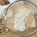 Niedliche weiße Spitzen Lolita Socken, japanischer süßer Stil Modische Sommersocken für Damen. - Einheitsgröße / Zopfmuster Patchwork Großer Spitzenbesatz Milchweiß 24060