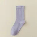 Calzini medi tinta unita da donna in lavanda, variante in cotone morbido e casual. - Taglia unica / Viola