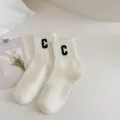 Weiße mittelhohe Socken für Damen, mit klassischem Buchstabenmuster, bequemer Frühlingsstil. - Einheitsgröße / Buchstabe C