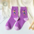 Lila Mittelsocken aus Baumwolle mit einem süßen Bärenmuster, weich und bequem für Damen. - Einheitsgröße / Hoher Hut Bär