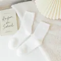 Chaussettes duveteuses blanches douillettes, chaussettes d'hiver chaudes en peluche. - Taille unique / Blanc