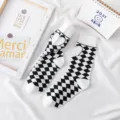 Chaussettes mi-hautes à carreaux noir et blanc style coréen avec motif cœur mignon. - Taille unique / Blanc