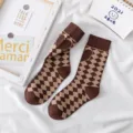 Chaussettes mi-hautes marron à motif losanges et cœurs, style coréen pour femmes. - Taille unique / Café