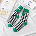 Chaussettes mi-hautes tendance pour femmes motif damier noir et blanc cœurs verts. - Taille unique / Vert