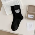 Schwarze Baumwoll-Mittelwaden-Socken mit süßer Bären-Taschen-Bestickung, ideal. - Einheitsgröße / Schwarz