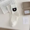 Weiße Damen Wadenstrümpfe mit niedlicher Bärenstickerei und Taschendetail, Baumwolle. - Einheitsgröße / Weiß