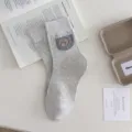 Süße Bären bestickte Baumwoll-Wadenstrümpfe für Damen, vintage lässiger Grau Stil. - Einheitsgröße / Hellgrau