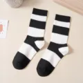 Damen schwarz weiß gestreifte Socken Baumwolle lässig mode japanischen Stil Alltag Kleidung - Einheitsgröße / Schwarz