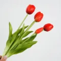 Bouquet di fiori di tulipano in silicone artificiale, rosso 40cm composizione floreale. - Rosso